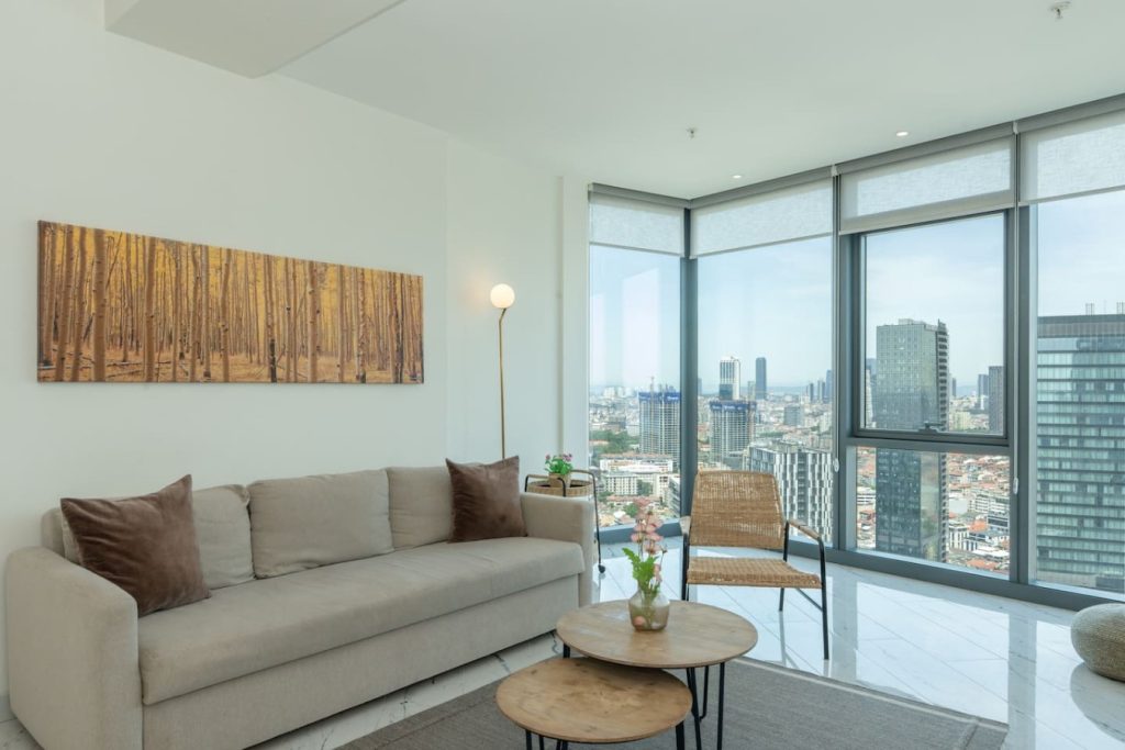 Elevated 1BR w/ Pool & Parking #1002