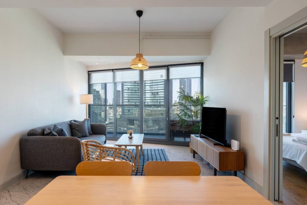 Amazing Views 1BR Balcony w/ Pool and Parking #618