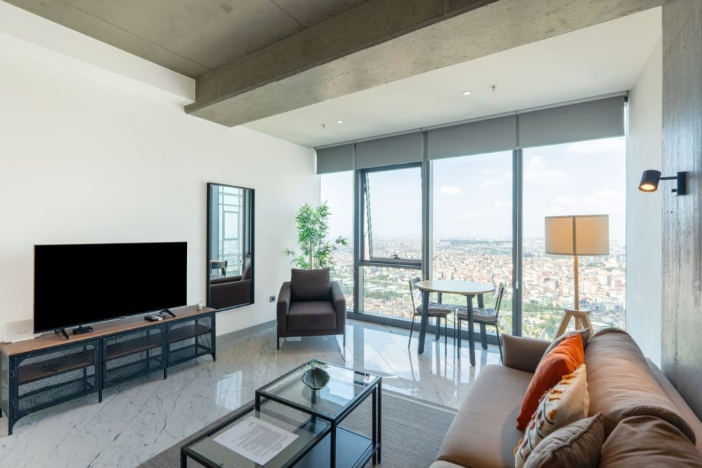 Bright Studio in Queen Bomonti w/Parking&Pool#1004
