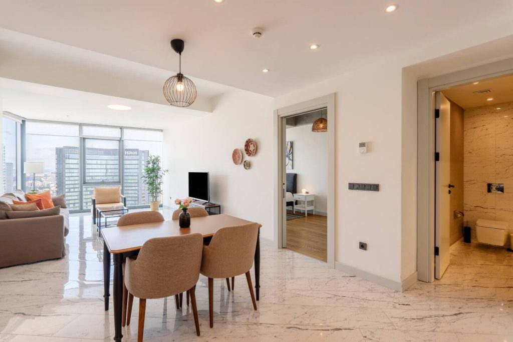 High-Floor 1BR w/ City View, Pool & Parking #997