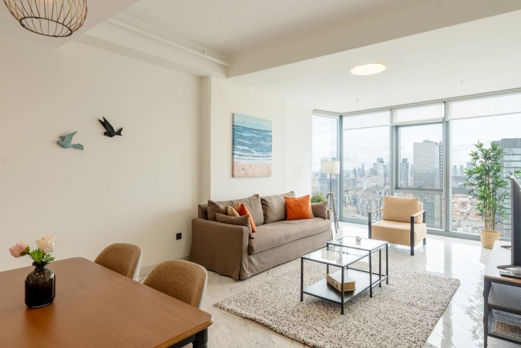 High-Floor 1BR w/ City View, Pool & Parking #997