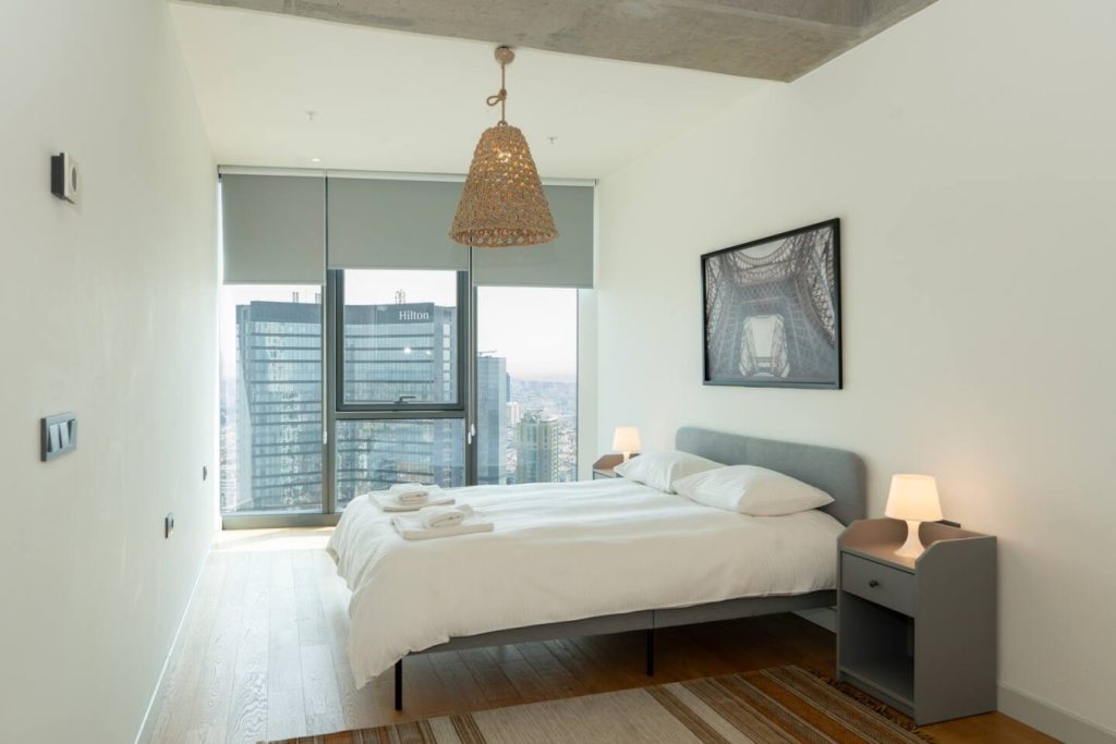 44th Floor Bright 1BR w/ Pool & Parking #998