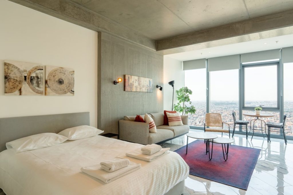 44th Floor Skyline Studio w/ Pool & Parking #1005